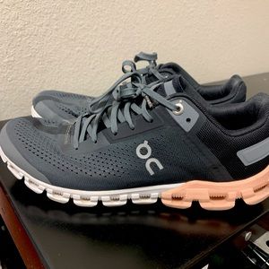 WOMENS ON CLOUD Cloudflow Running Shoe Size 8.5